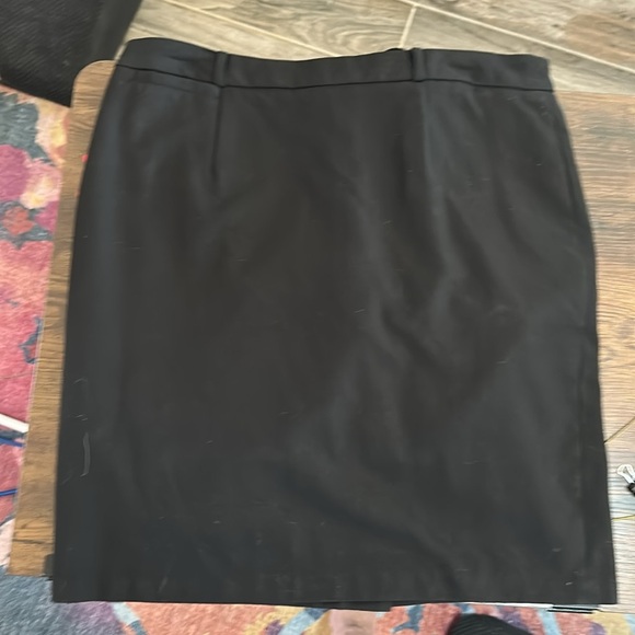 Black short professional pencil skirt with exterior mini pocket belt loops NWOT - Picture 4 of 6